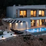 Pantea Luxury Villa