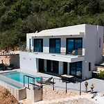 Pantea Luxury Villa *