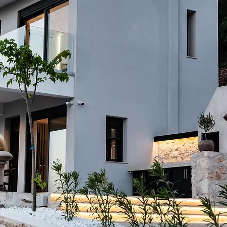 Pantea Luxury Villa *