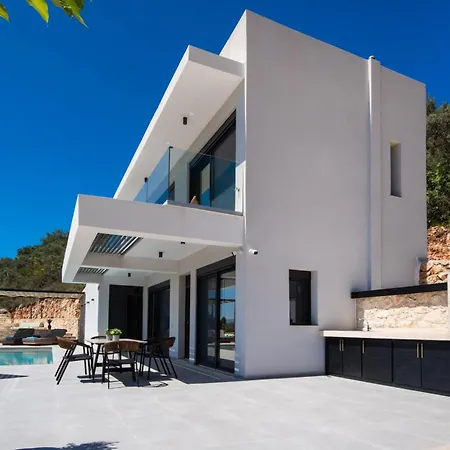 Pantea Luxury Villa *