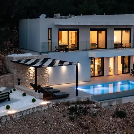 Pantea Luxury Villa